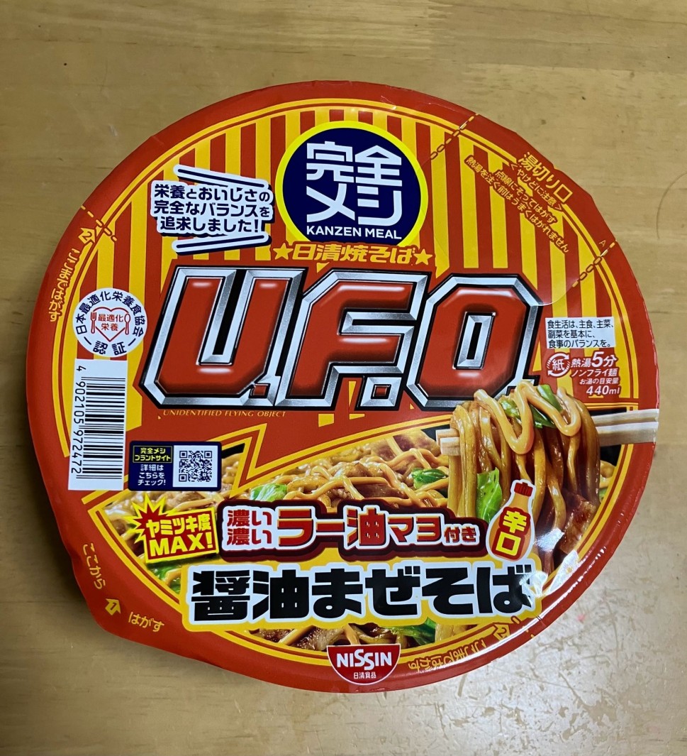 完全メシUFO 濃い濃いラー油マヨ付き醤油まぜそば 辛口