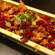 鶏肉と辛子の炒め　辣子鶏