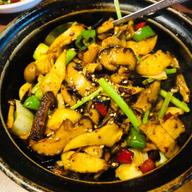 四種キノコとニンニクの特製スパイシー 干鍋醤香り炒め 🌶️🌶️