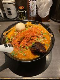 パクチー、味玉ラーメン 辛さ鬼マシ、しびれ普通