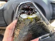 おむすび(ラー油木耳)