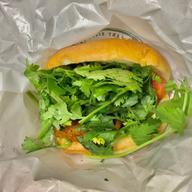 パクチーチキンバーガーグリーンカレー　パクチー3倍