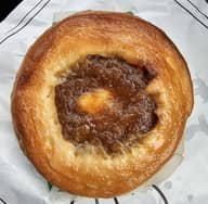 こんがりビストロまん　とろーりチーズカレー味