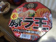 ジャンキー辛豚ラ王 アブラとニンニクの暴力的うまさ