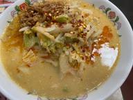 辛さ激増し 野菜たっぷり担々麺