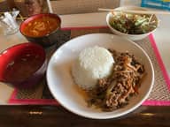 2種類プレートランチ レッドカレー ガパオ 2辛