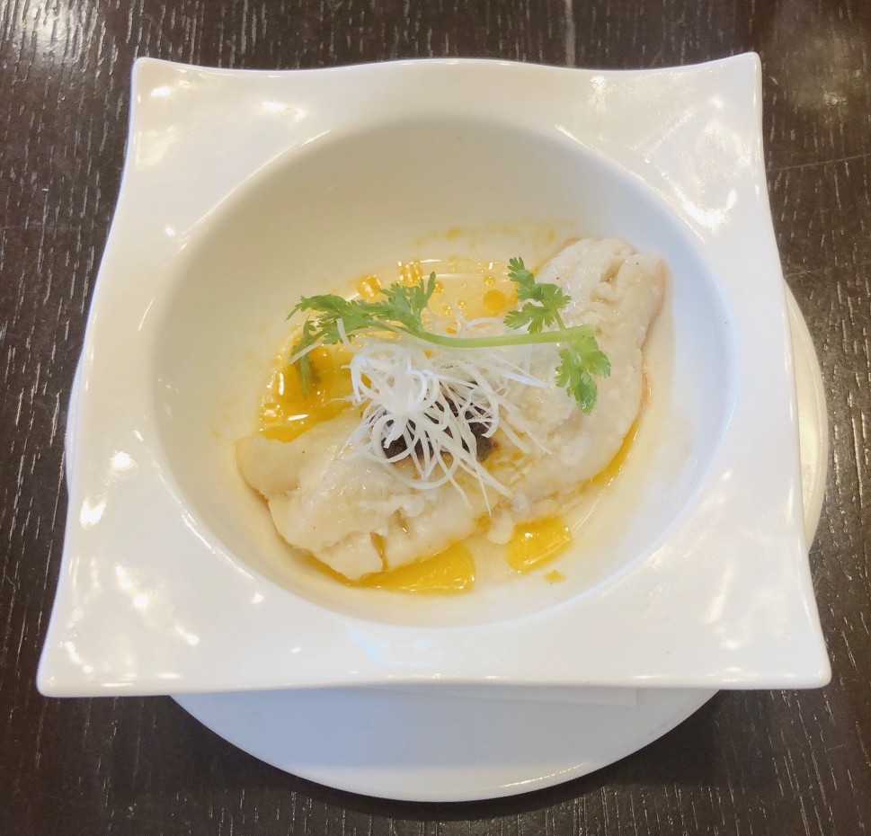 カサゴのサンラー蒸し 〜ドライトマトの旨みと共に〜