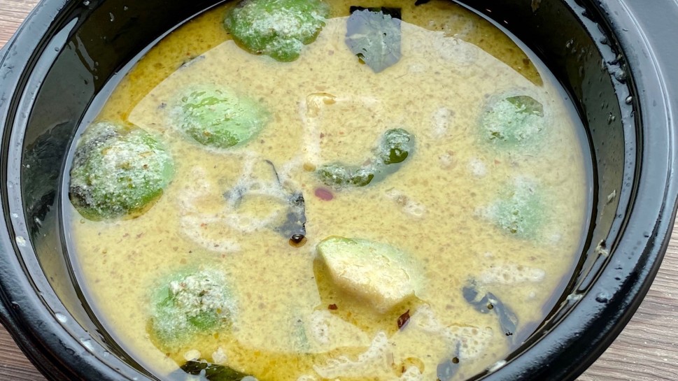 アボカドと海老のグリーンカレー