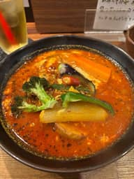 【辛・オブ・ザ・イヤー2025銅賞】たまごとチーズの四川スープカレー激辛春雨入り