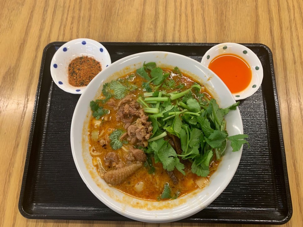 親鶏の四川坦々麺 パクチー入り