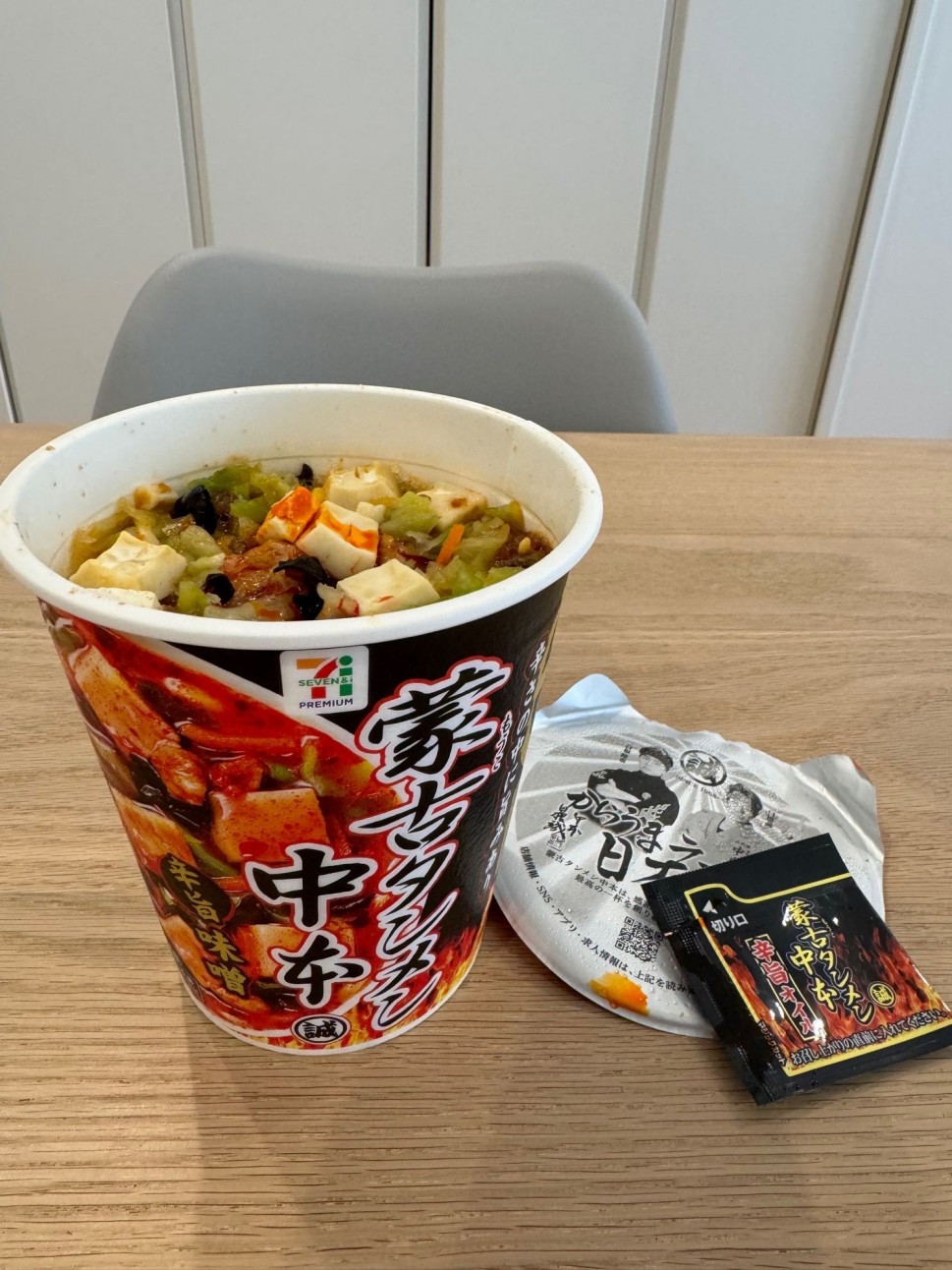 セブンプレミアム 蒙古タンメン中本 辛旨味噌 1.90KM - 日清食品