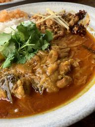 サラサラチキンカレーととりごぼうキーマのあいがけ 辛さ増し