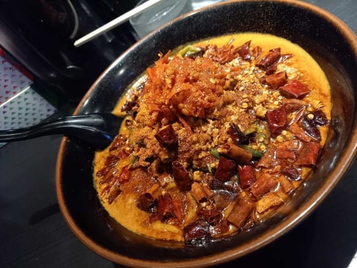 地獄の担々麺無限+辛さアップトッピングキャロライナリーパー 