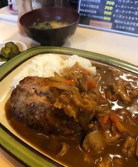 ハンバーグのせカレー