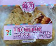 牛肉入り韓国味噌テンジャンチゲ仕立て おにぎり