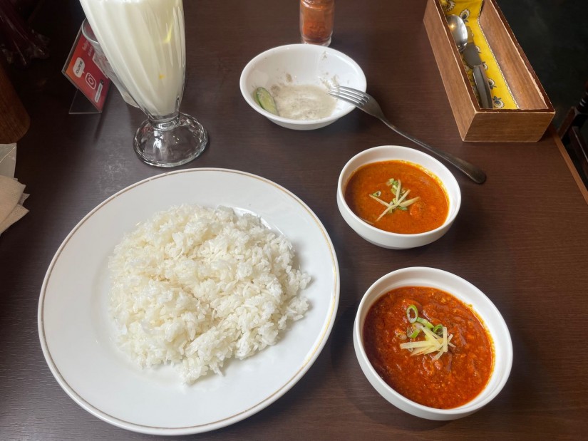 Bランチ キーマカリーと本日のカリー(スパイシーチキンカリー) ベリーホット