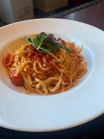 3種のトマトタップリのピリ辛パスタ
