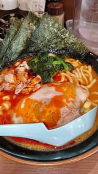 赤辛家系ラーメン