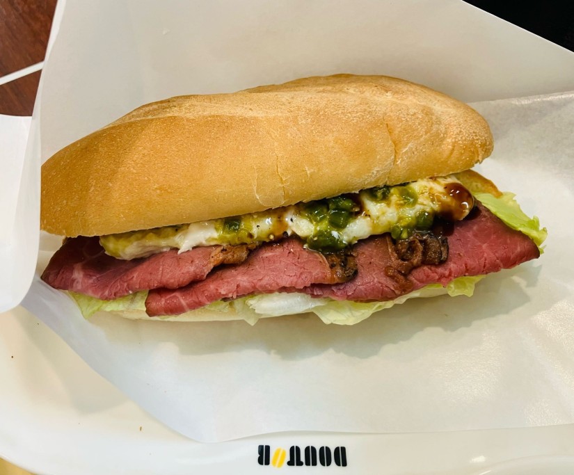 ミラノサンド 炭火焼きローストビーフ トリュフポテト&茎わさび ~赤ワインバルサミコ酢ソース~ さわやかな辛さ