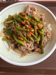 ニンニクの芽牛丼