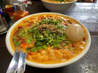 勝浦式坦々麺、味玉、サービスライス