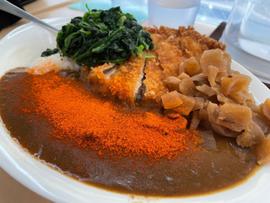 牛すじロースカツカレー ほうれん草トッピング