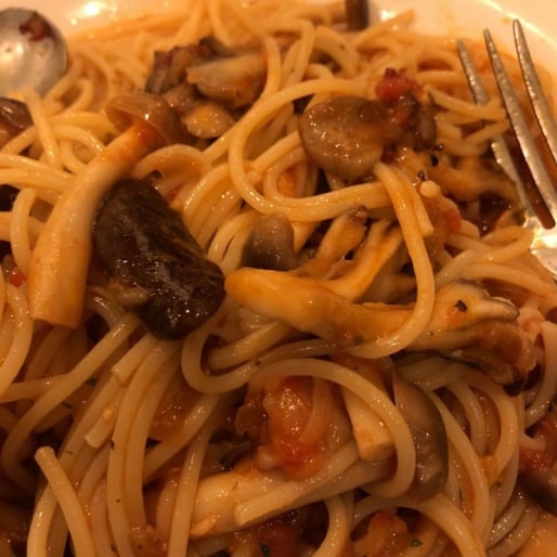 きのこミックスの唐辛子トマトソース 辛