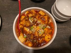 麻婆豆腐刀削麺