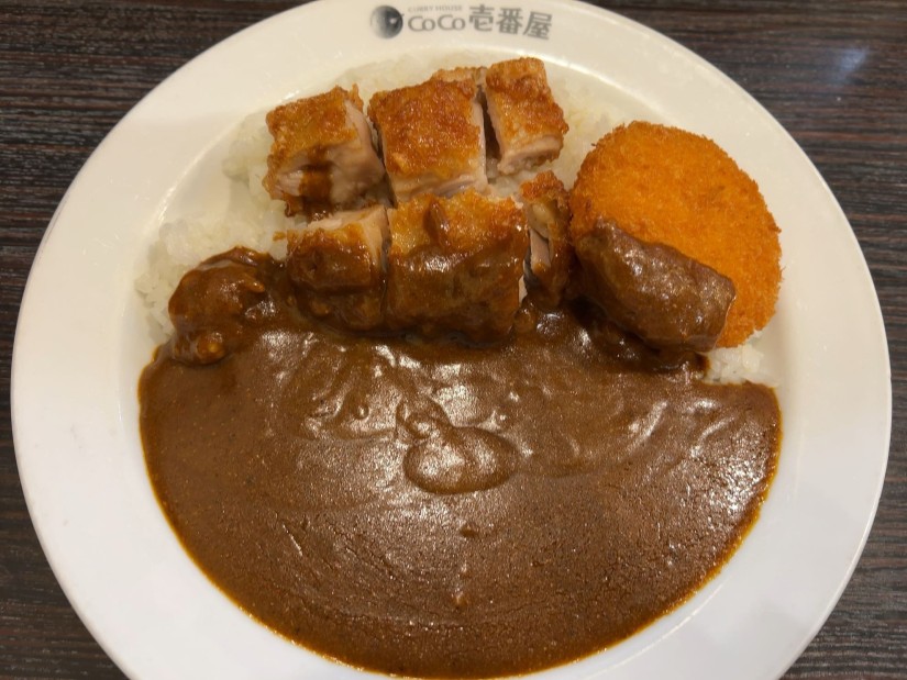 ポークカレー(パリパリチキン、クリームコロッケトッピング) 15辛