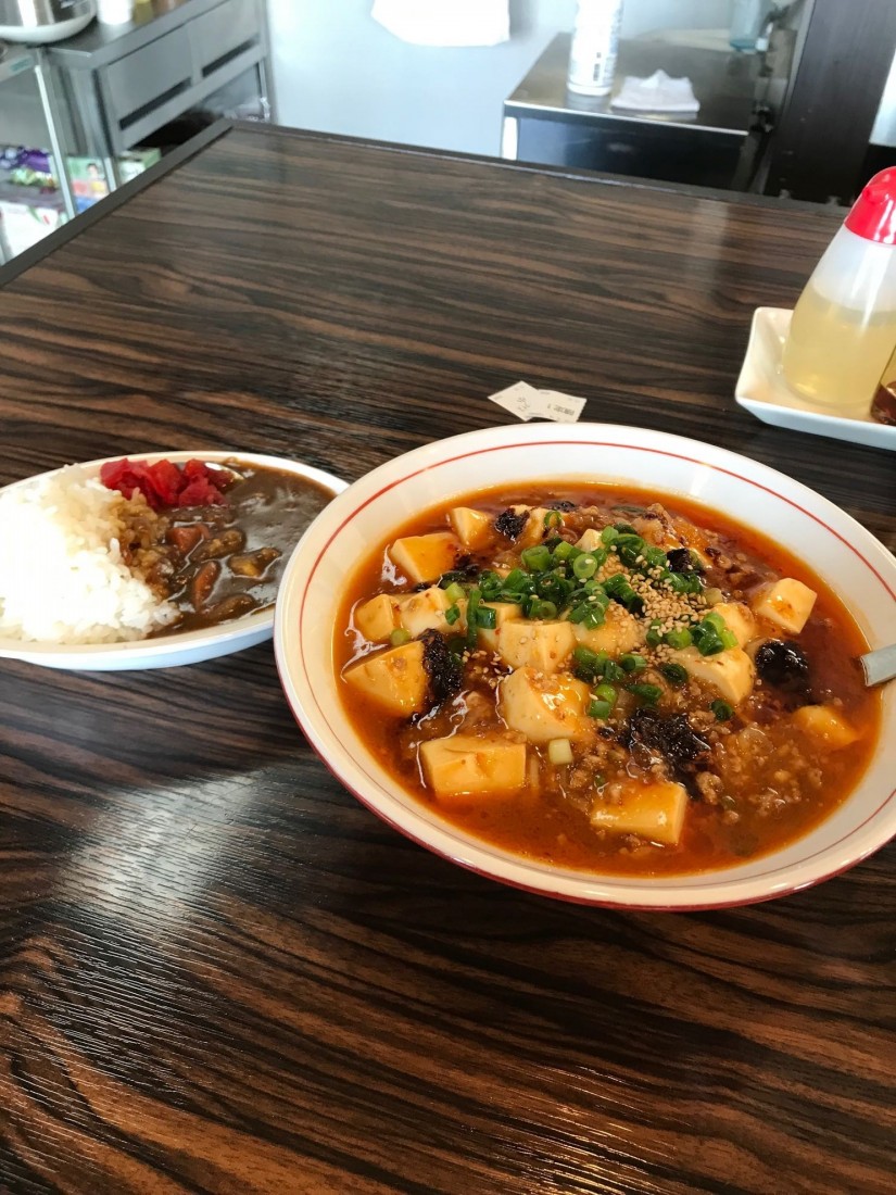 麻婆ら〜麺とカレーライス小 辛め