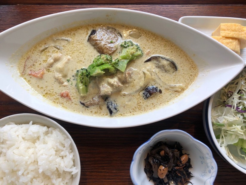 人気の辛口グリーンカレー定食 🔥🔥🔥