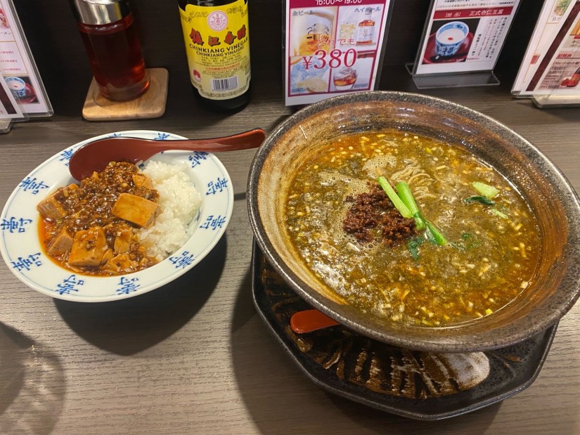 黒胡麻担々麺とミニ麻婆豆腐飯