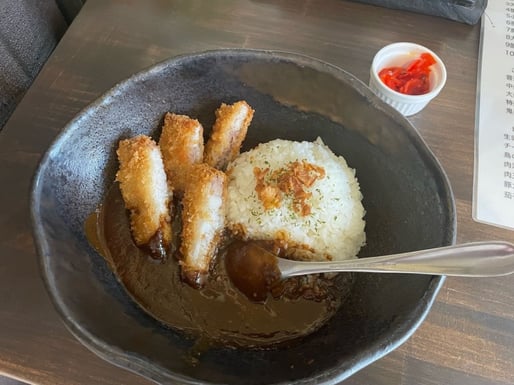 サクサク豚カツの黒ナッツカレー 甘口（15）