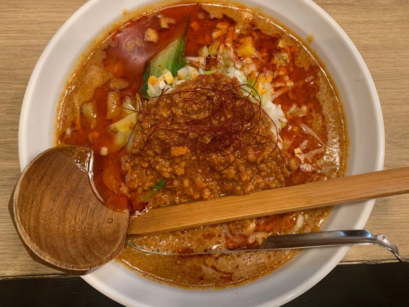 赤の辛口担々麺