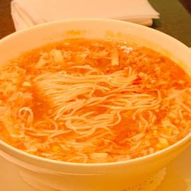 胡椒と酸味の汁そば（酸辣湯麺）