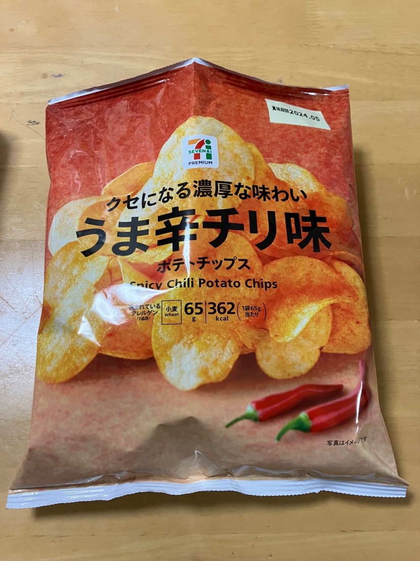 クセになる濃厚な味わい うま辛チリ味 ポテトチップス うま辛