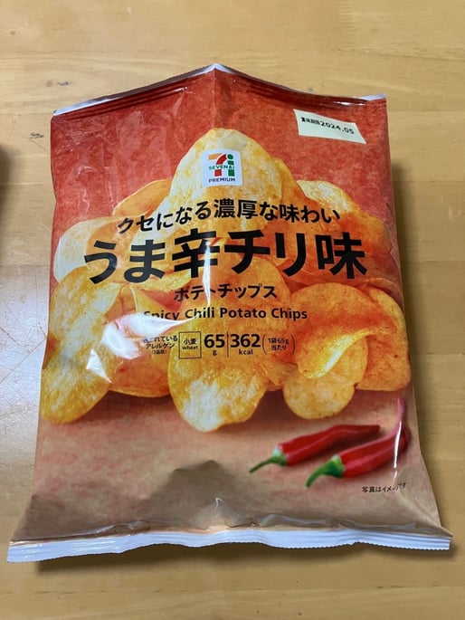 クセになる濃厚な味わい うま辛チリ味　ポテトチップス うま辛