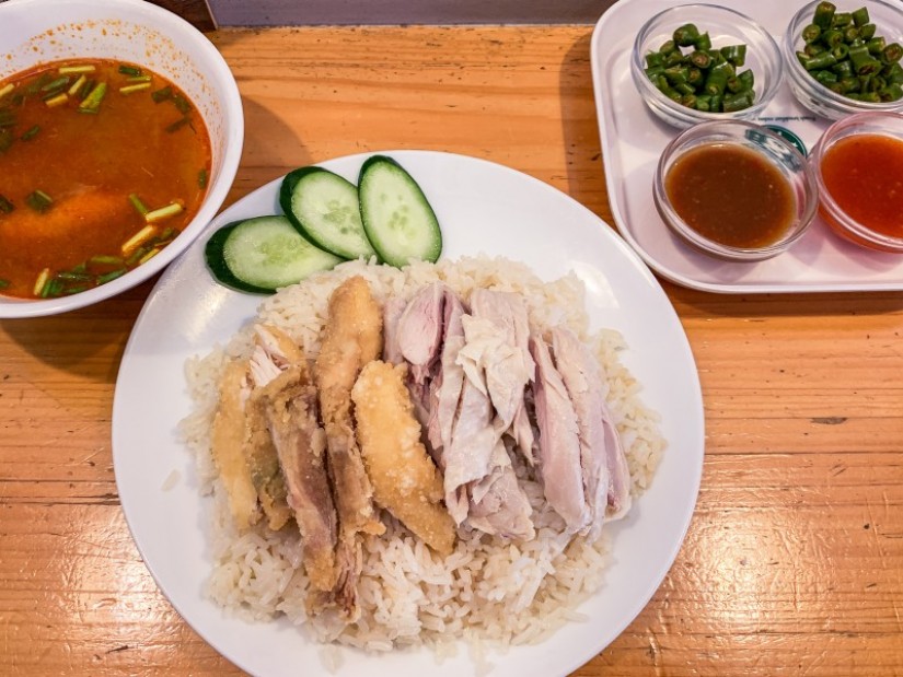 チキンライスMIX ＋ トムヤムクンに変更 ぶつ切りタイ産唐辛子 × ２ 追加