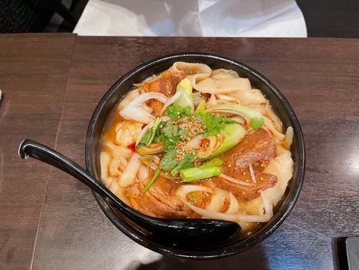 酸辣刀削麺