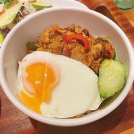 鶏ひき肉のガパオ炒めのせご飯 辛め