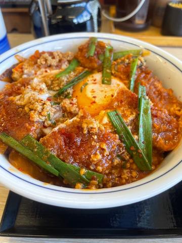 赤辛カツ丼