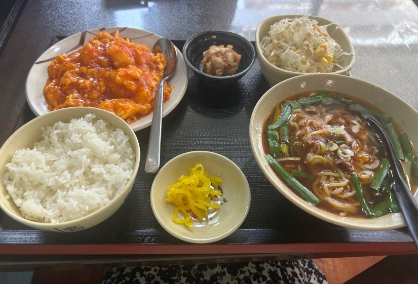 タマゴエビチリと台湾ラーメンのランチ 台湾ラーメン激辛