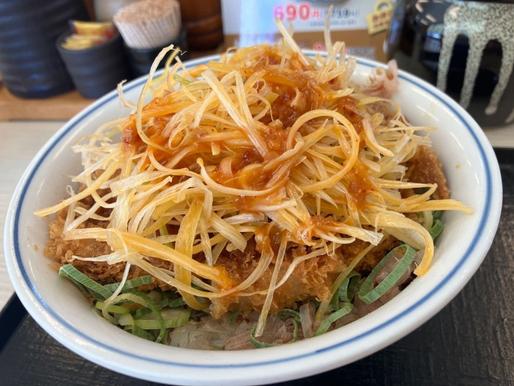 ネギねぎラー油のロースカツ丼