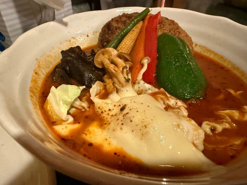 ハンバーグベジタブルカレー、チーズトッピング 6番 大激辛