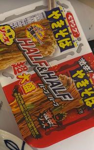 ペヤングやきそばHALF&HALF 激辛