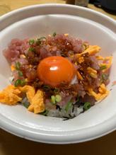 まぐろユッケ丼