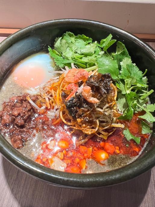 黒ゴマ坦々麺  パクチーのせ 2.65