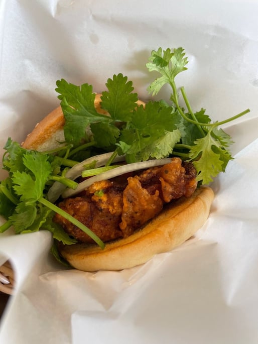 パクチーチキンバーガー トムヤムクン 