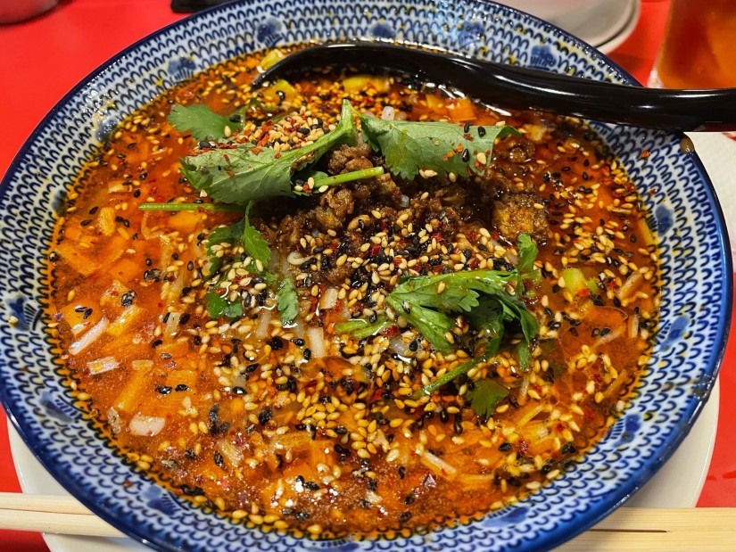 麻辣（激辛）担々麺 1.22KM - 餃子屋 弐ノ弐 新梅田食堂街店:大阪府