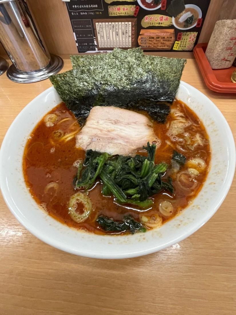 辛いラーメン（とんこつ醤油)